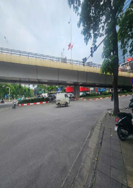 Nhà Lô góc mặt phố Trần Duy Hưng, ở - kinh doanh siêu đỉnh