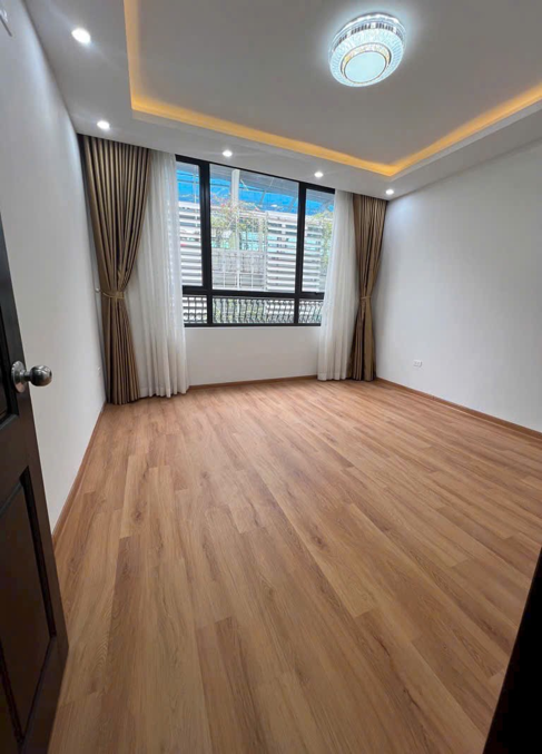 Nhà 6 tầng, mặt phố Hồ Tùng Mậu – Mặt sau ngõ rộng 3m