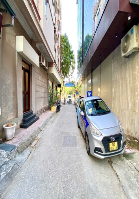 Nhà đẹp 5 tầng – Hoàng Quốc Việt – ô tô vào nhà