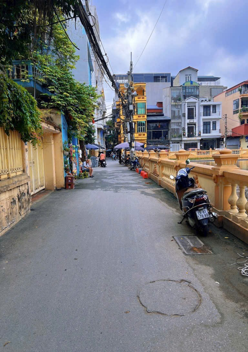 : Nhà đẹp gần Hoàng Quốc Việt – 100m2 – 4 tầng- mặt tiền 5,5m2