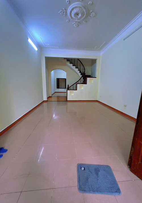 : Nhà đẹp gần Hoàng Quốc Việt – 100m2 – 4 tầng- mặt tiền 5,5m2