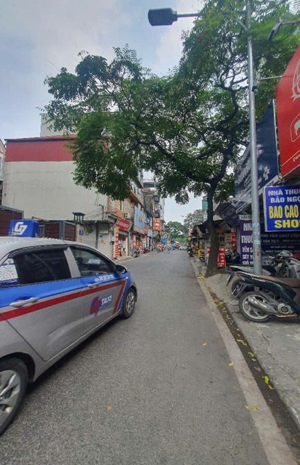 Nhà đẹp 4 tầng mặt phố Dương Quảng Hàm – diện tích 110m2 – 41 tỷ.