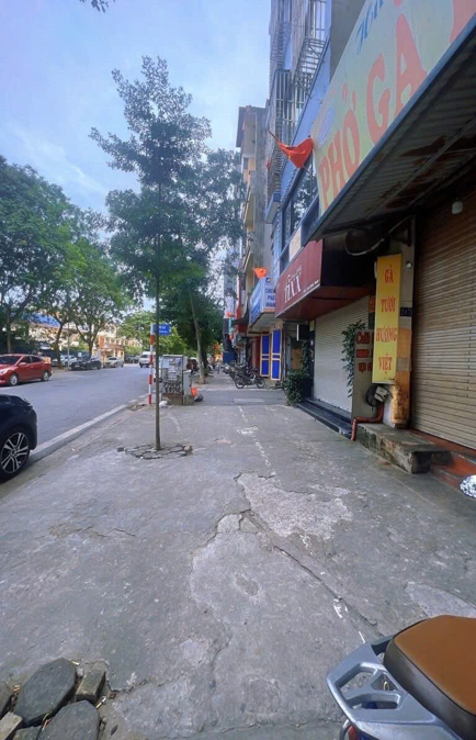 nhà đẹp 6 tấng - 45m2, mặt phố Trần Quốc Hoàn - Cầu Giấy