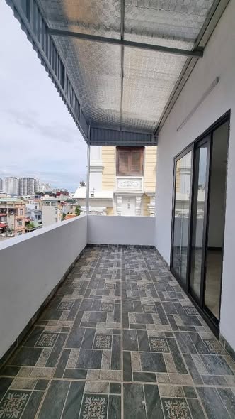 Nhà mới cực đẹp 6 tầng Lô góc Hoàng Quốc Việt, ở vs dịch vụ