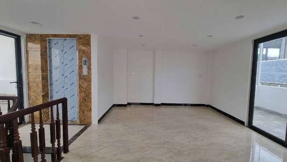 Nhà mới cực đẹp 6 tầng Lô góc Hoàng Quốc Việt, ở vs dịch vụ