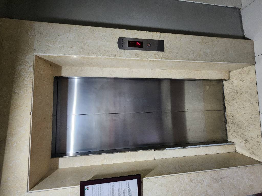 Tòa nhà Lô góc DV 34 phòng KK dòng tiền khủng, mặt phố Trần Quốc Vượng,Cầu Giấy, Hà Nội