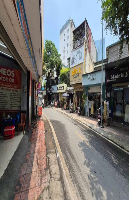 Nhà vị trí đẹp, mặt phố Nguyễn Công Hoan, Ba Đình