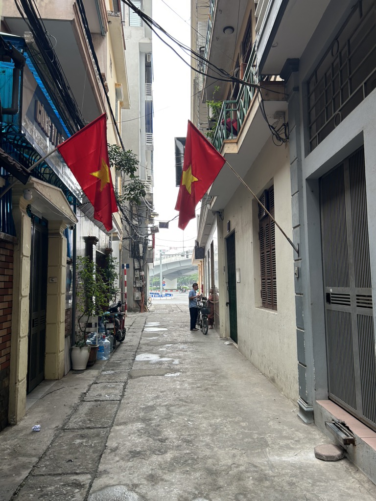 Nhà gần phố Hoàng Quốc Việt, Cầu Giấy 70_m2, 10m măt tiền ở, đầu tư nhà dòng iền cực đỉnh