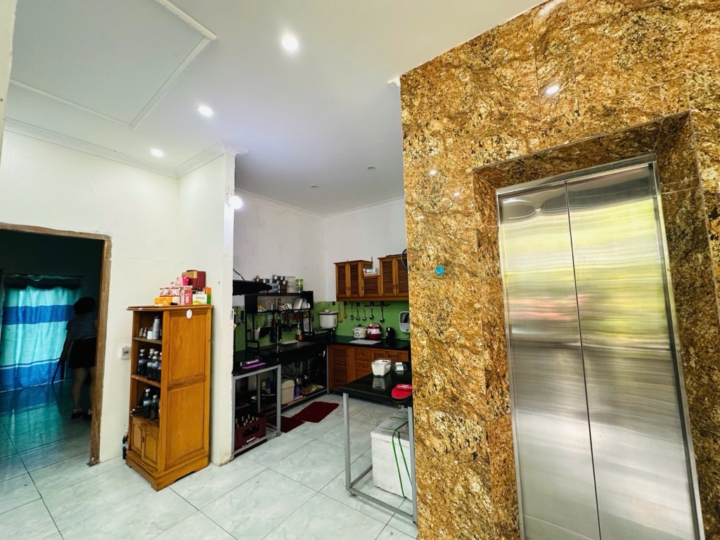 135_m2 Phạm Ngọc Thạch, Đống Đa, HN, lô góc, thang máy, mặt tiền rộng kinh doanh, 31 tỷ