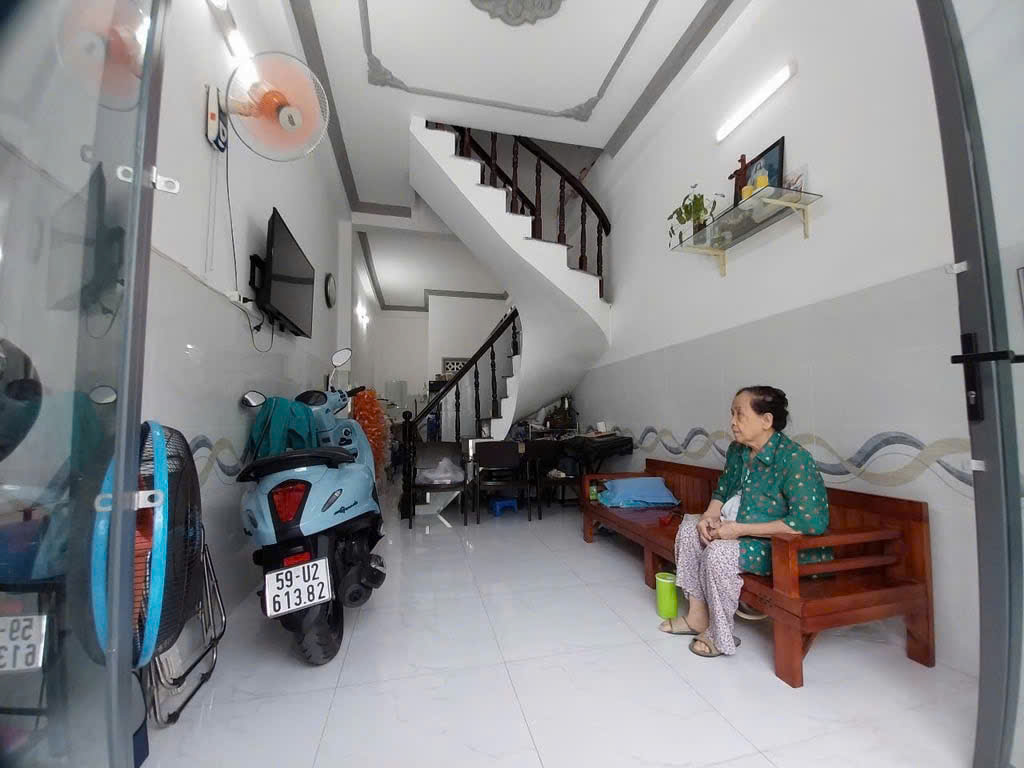Nhà đẹp 2 tầng - Mặt tiền hẻm ô tô  3.65 tỉ - 21m2
