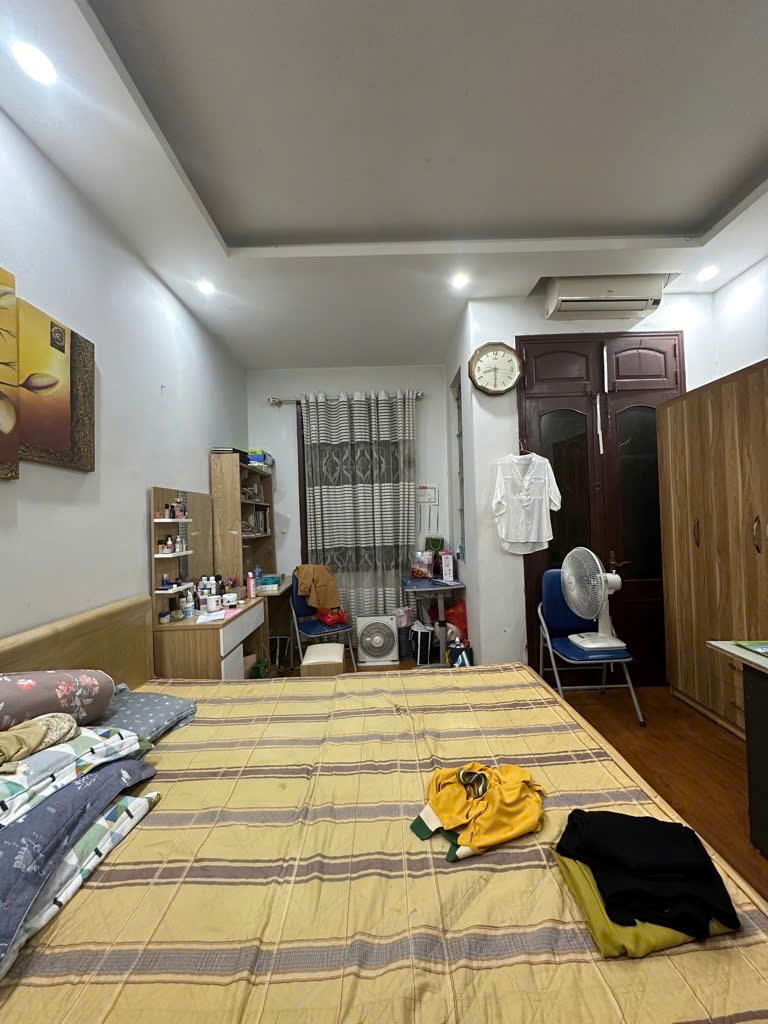BÁN GẤP NHÀ ĐẸP, ĐƯỜNG XUÂN THỦY, GIAO THÔNG THUẬN TIỆN GẦN NHIỀU TRƯỜNG ĐẠI HỌC