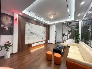 Cần bán nhà trên đường cầu giấy diện tích 60m2 5tầng mặt tiền 5m bán giá 8tỷ