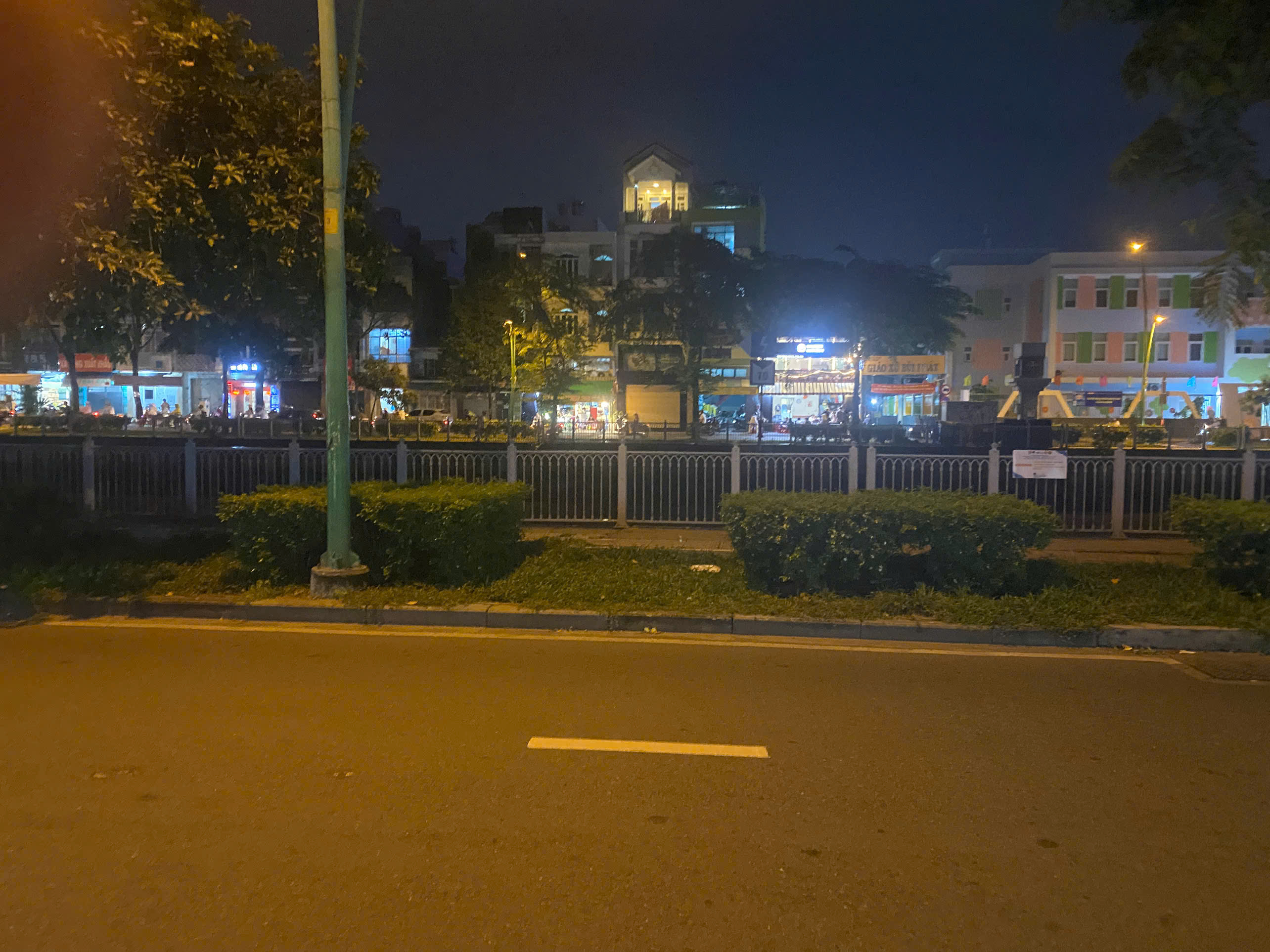 BÁN NHÀ TRUNG TÂM Q.3 – TRẦN VĂN ĐANG -  NHÀ VUÔNG VỨC ĐẸP 5X13 – 4 TẦNG - 5PN - HẺM 4M - THÔNG THOÁNG - DÂN CƯ AN NINH - NHỈNH 9 TỶ.