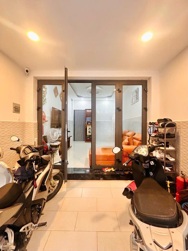 SÁT MẶT TIỀN - HXH HUỲNH VĂN BÁNH - PHÚ NHUẬN - NHÀ MỚI ĐẸP VỪA Ở VỪA KD – GIẢM CÒN 10.X TỶ