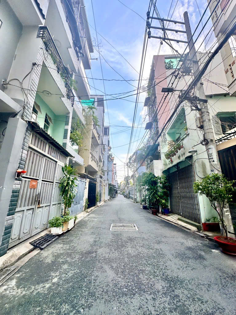SÁT MẶT TIỀN - HXH HUỲNH VĂN BÁNH - PHÚ NHUẬN - NHÀ MỚI ĐẸP VỪA Ở VỪA KD – GIẢM CÒN 10.X TỶ