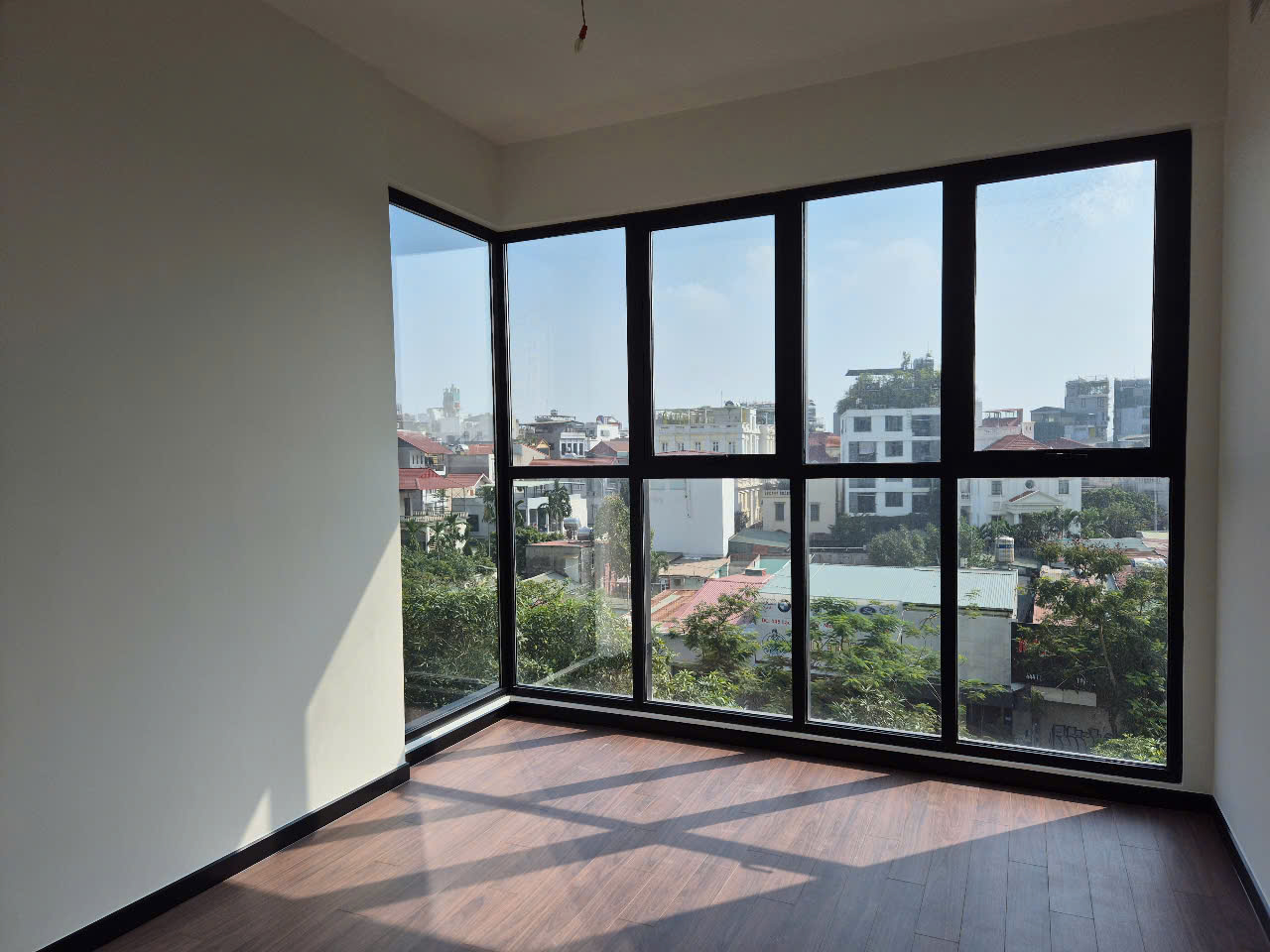 Bán nhà phân lô phố Linh Lang, ngõ rộng 2 ô tô thênh thang, mặt tiền lớn, 80m2 27 tỉ