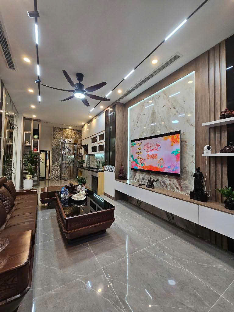 Trung tâm quận Hoàng Mai - gần hồ Đền Lừ - 38m - 5 tầng –sẵn sổ đỏ, nội thất