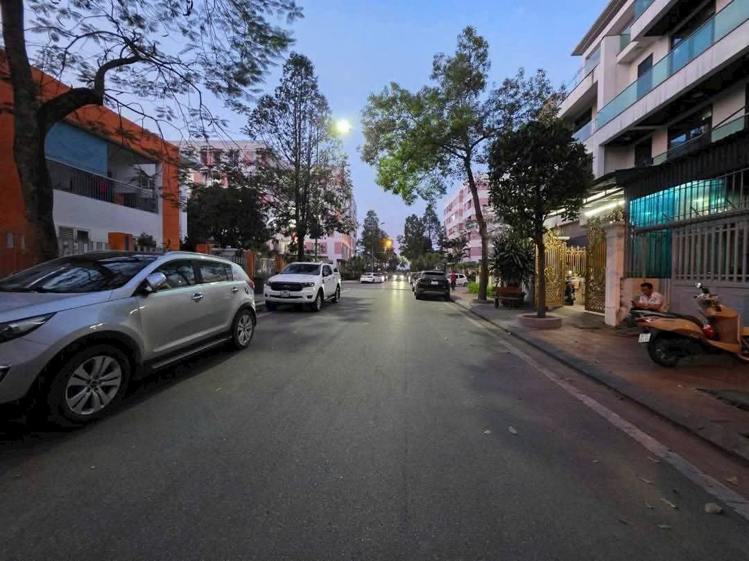 BÁN NHÀ SIÊU MẪU GIA LÂM LONG BIÊN