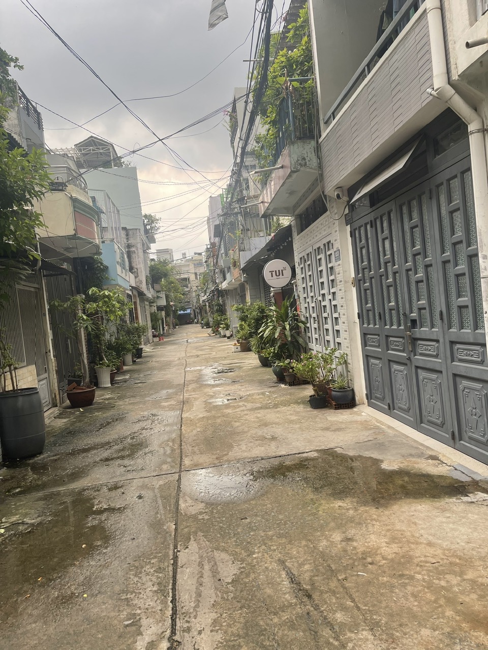 Bán nhà hẻm 6m,  xe hơi thông CMT8 5,2x14.8, 4 tầng, 4 phòng ngủ, BTCT.