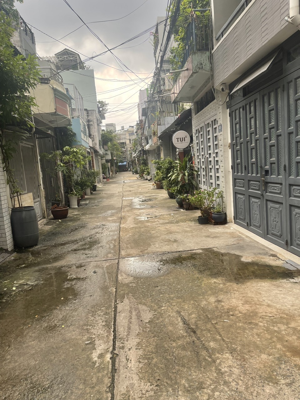 Bán nhà hẻm 6m,  xe hơi thông CMT8 5,2x14.8, 4 tầng, 4 phòng ngủ, BTCT.