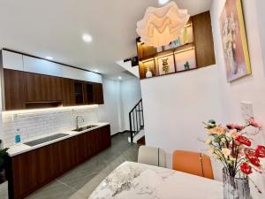 HÀNG HIẾM HẺM XE HƠI 6M KHU TRUNG TÂM SÁT QUẬN 1