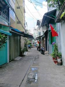 NHÀ 3 TẦNG MỚI ĐẸP - LÃNH BINH THĂNG - QUẬN 11 - CHỈ HƠN 6 TỶ - HẺM Ô TÔ GẦN MẶT TIỀN