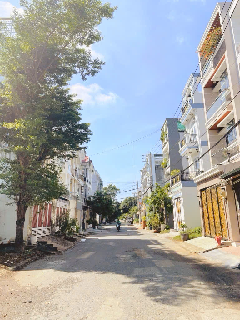 NHÀ 3 TẦNG - TT NHÀ BÈ – 6.3 TỶ - SHR - GẦN 75M2 -  XE HƠI TRÁNH NHAU