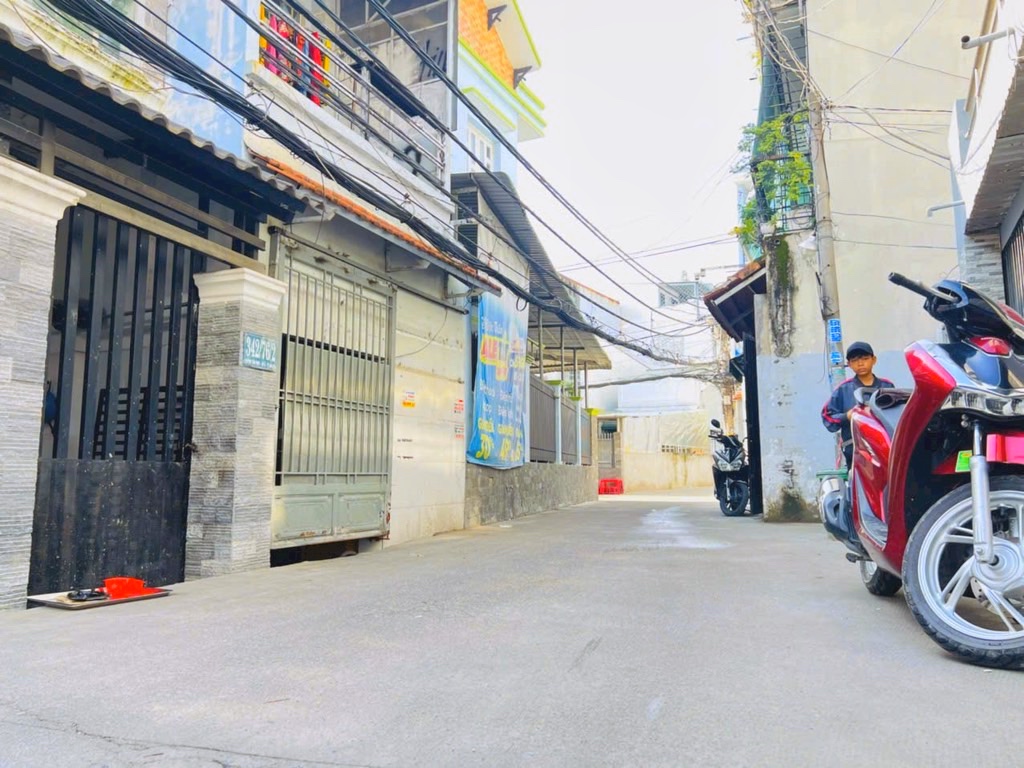BÁN NHÀ NGUYÊN CĂN- XE HƠI TRÁNH NHAU- GIÁ RẺ CHỈ 3,88 TỶ- GẦN CHỢ PHÚ XUÂN- THUẬN TIỆN DI CHUYỂN QUA CÁC QUẬN