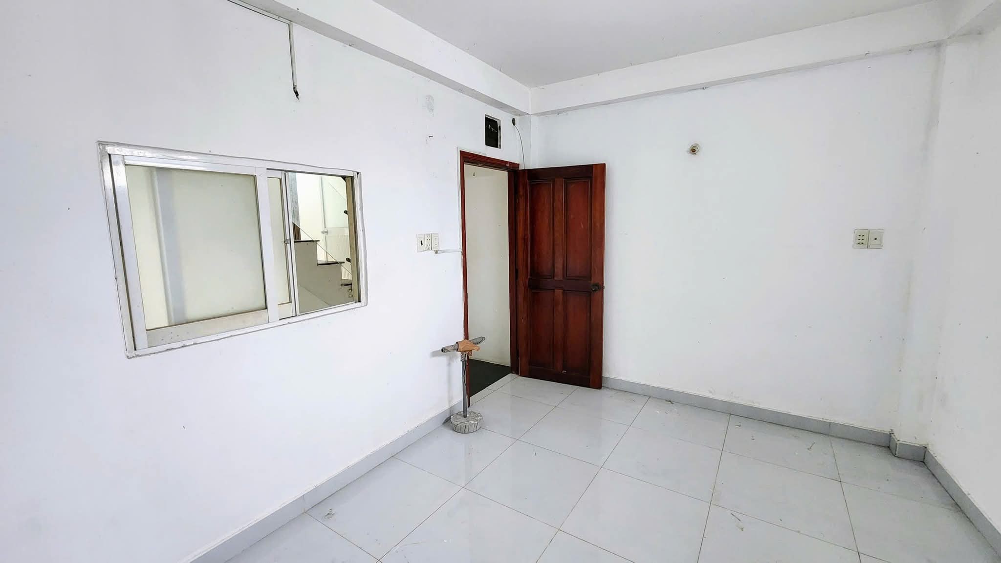 DÁNG EM TRONG NUỐT NUỒN NUỘT