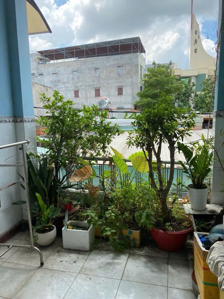 NHÀ GẦN CHỢ- SAU LƯNG CĂN MT- BTCT KIÊN CỐ CHỈ VỚI 3,95 TỶ