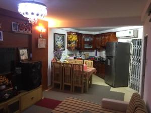 Bán nhà Giát Bát. Tập Thể 2 Tầng, Ô Tô đỗ cửa, ở ngay. DT 90m MT 4m, 3,6 tỷ