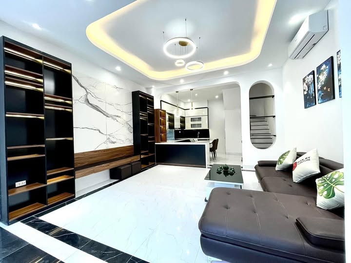 Nhà đẹp bán gấp