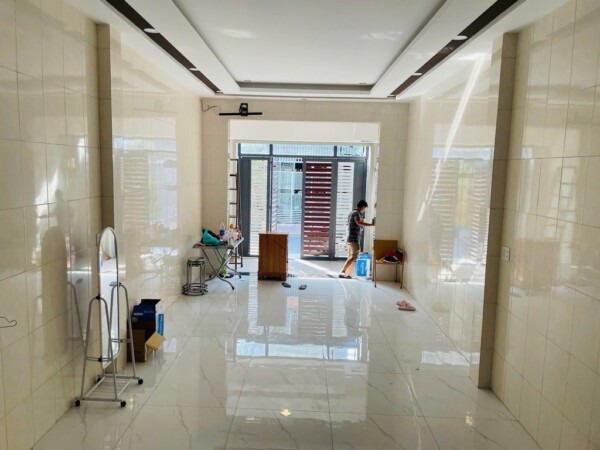 Ba La NHÀ MỚI KÍNH KOONG – Ô TÔ ĐỖ CỬA