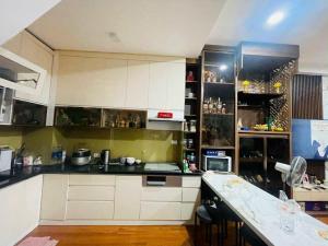 Bán nhà vài bước ra hồ lộng gió phố Bồ Đề, 45m2 nhỉnh 8 tỷ.