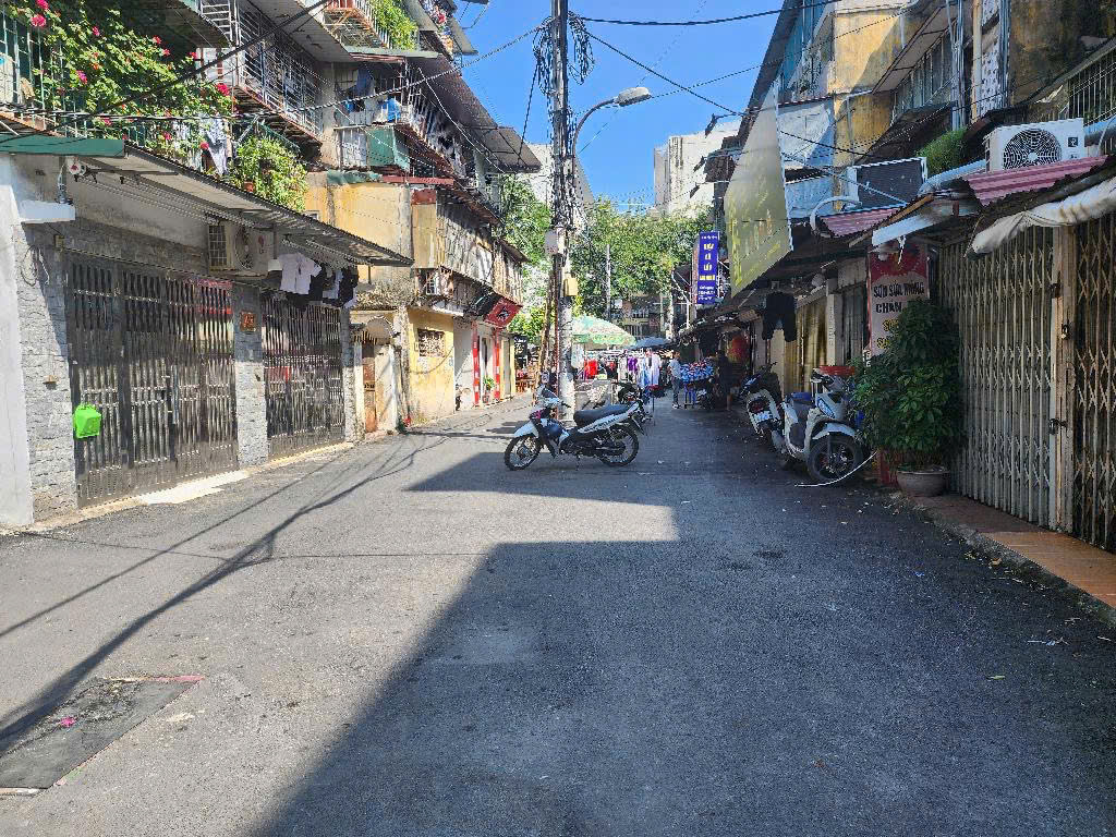 siêu phẩm Nghĩa Tân. trước nhà siêu thoáng. ô tô tránh. dòng tiền siêu tốt.