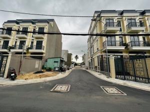Cần tiền giảm mạnh - Hẻm xe hơi tránh nhau - Ngay QL13 Thủ Đức