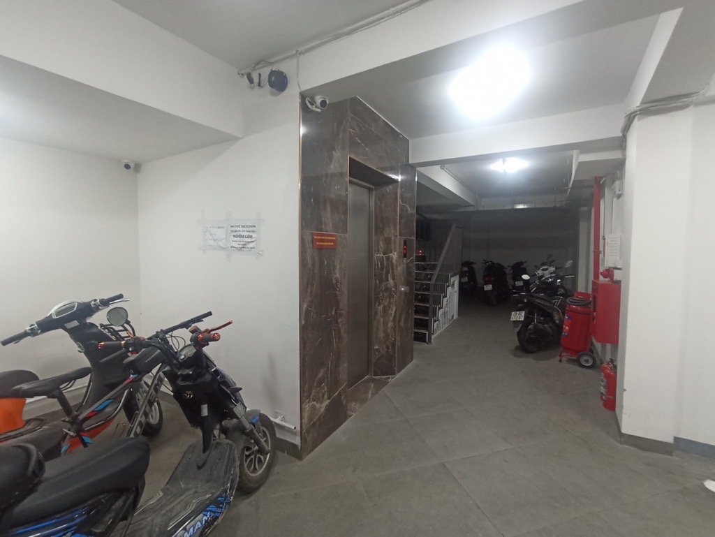 CCMN Hào Nam ,8 Tầng thang máy, 19 phòng, PCCC đầy đủ