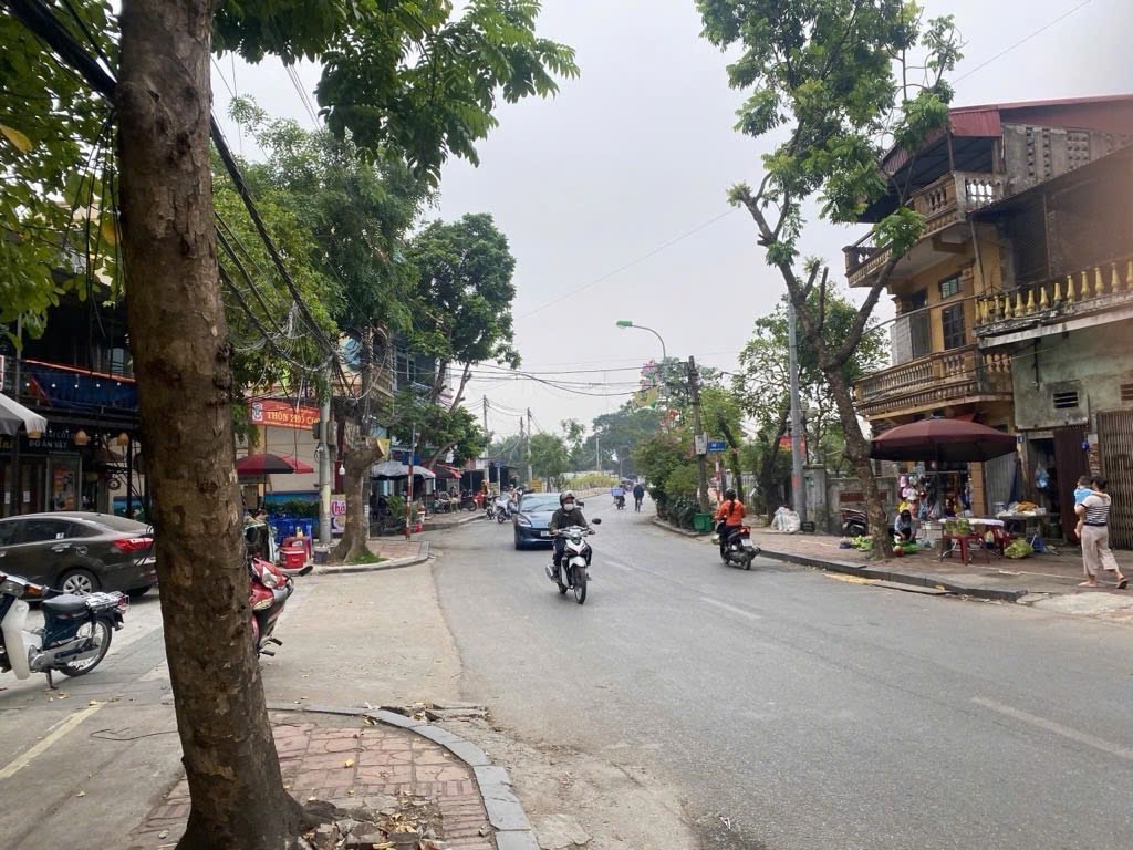 Bán đất dục tú hơn 40m2_ ngõ ô tô_ 3 bước ra mặt đường ô tô tránh