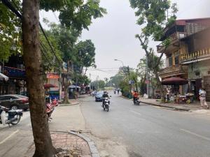 Bán đất dục tú hơn 40m2_ ngõ ô tô_ 3 bước ra mặt đường ô tô tránh