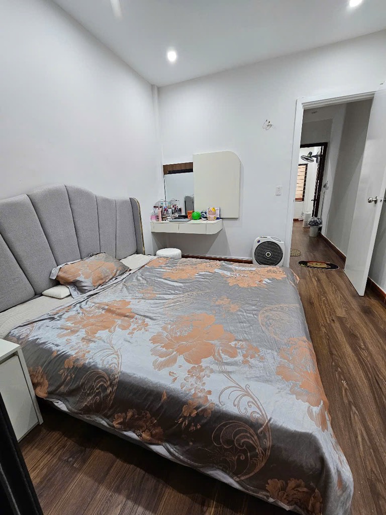 Bán gấp nhà Nam Dư Lĩnh Nam 32,3m giá 6,850 tỷ 4 tầng xinh xắn