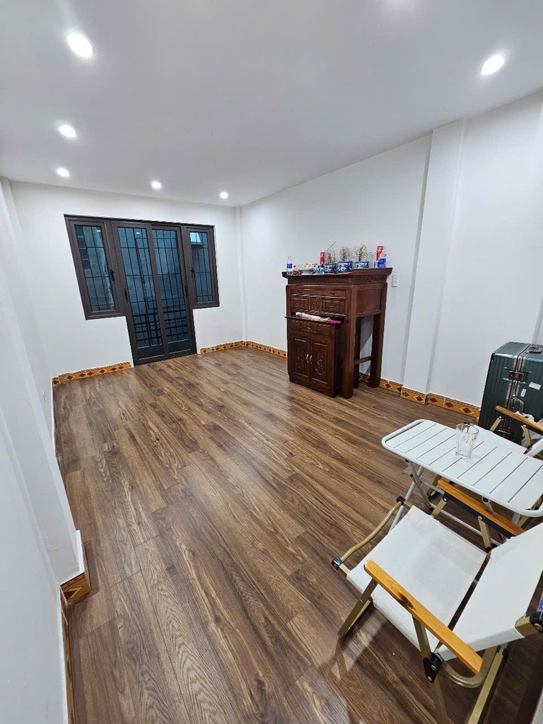 Bán gấp nhà Nam Dư Lĩnh Nam 32,3m giá 6,850 tỷ 4 tầng xinh xắn