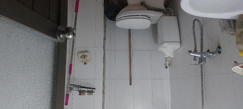 Bán nhà ngõ 19A Hưng Phúc, Dt 56m2, mt 3.7m, khu an ninh tốt. Giá 900 triệu LH 0981818137