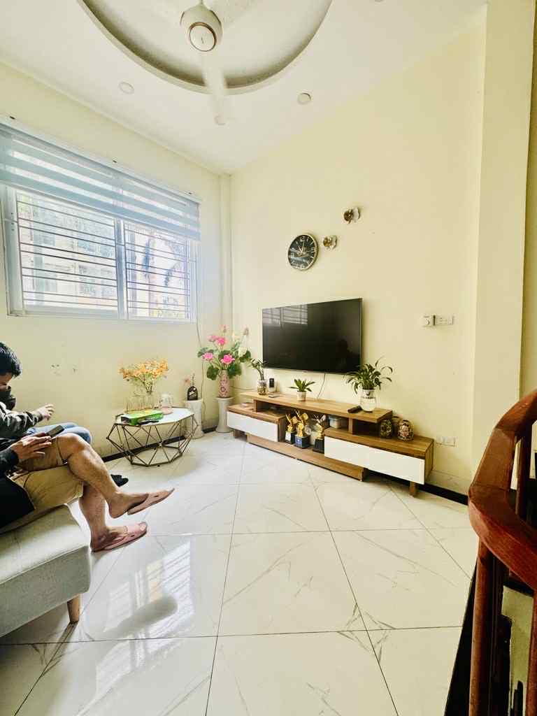 Bán nhà Cầu Bươu 40m2 5 tầng nở hậu tiện ích ngập tràn, chưa đến 6 tỷ