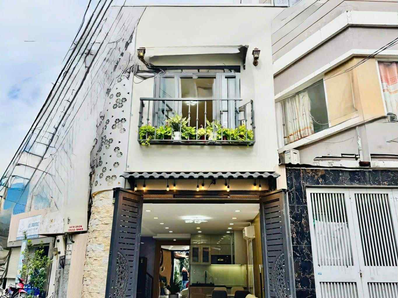 Bán nhà mặt tiền