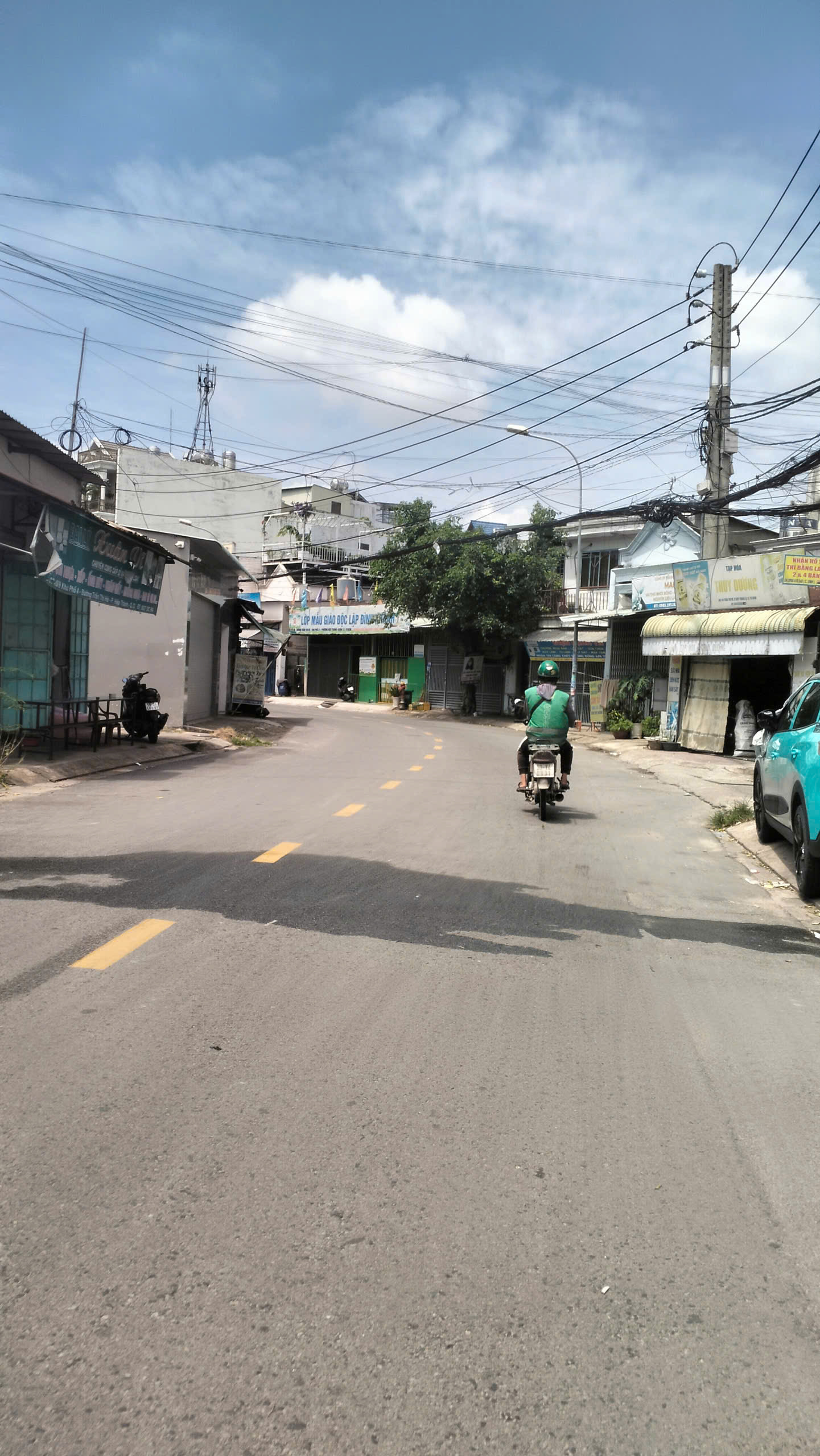 DIỆN TÍCH 90m2- 1 TRỤC NGẮN RA ĐƯỜNG LỚN- XE HƠI CHẠY THÔNG- NGAY NGUYỄN ẢNH THỦ- CHỈ 4.x