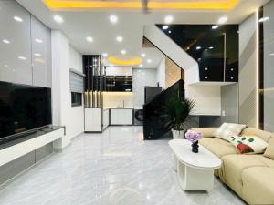 BÁN NHÀ CHỈ 2.7- SỔ HỒNG RIÊNG- 4X8M- NGAY LÊ VĂN KHƯƠNG METRO