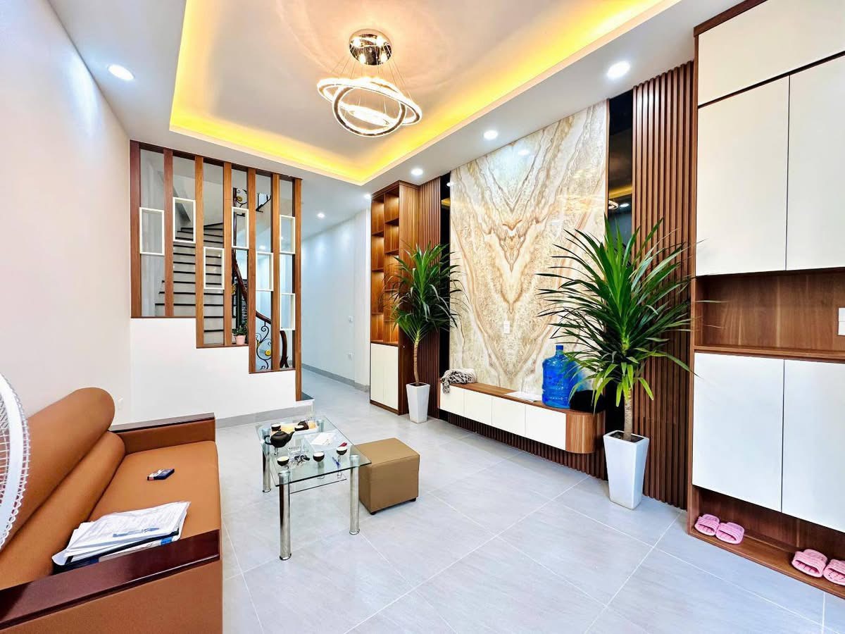 BÁN NHÀ CẦU GIẤY- GẦN CÔNG VIÊN THOÁNG MÁT