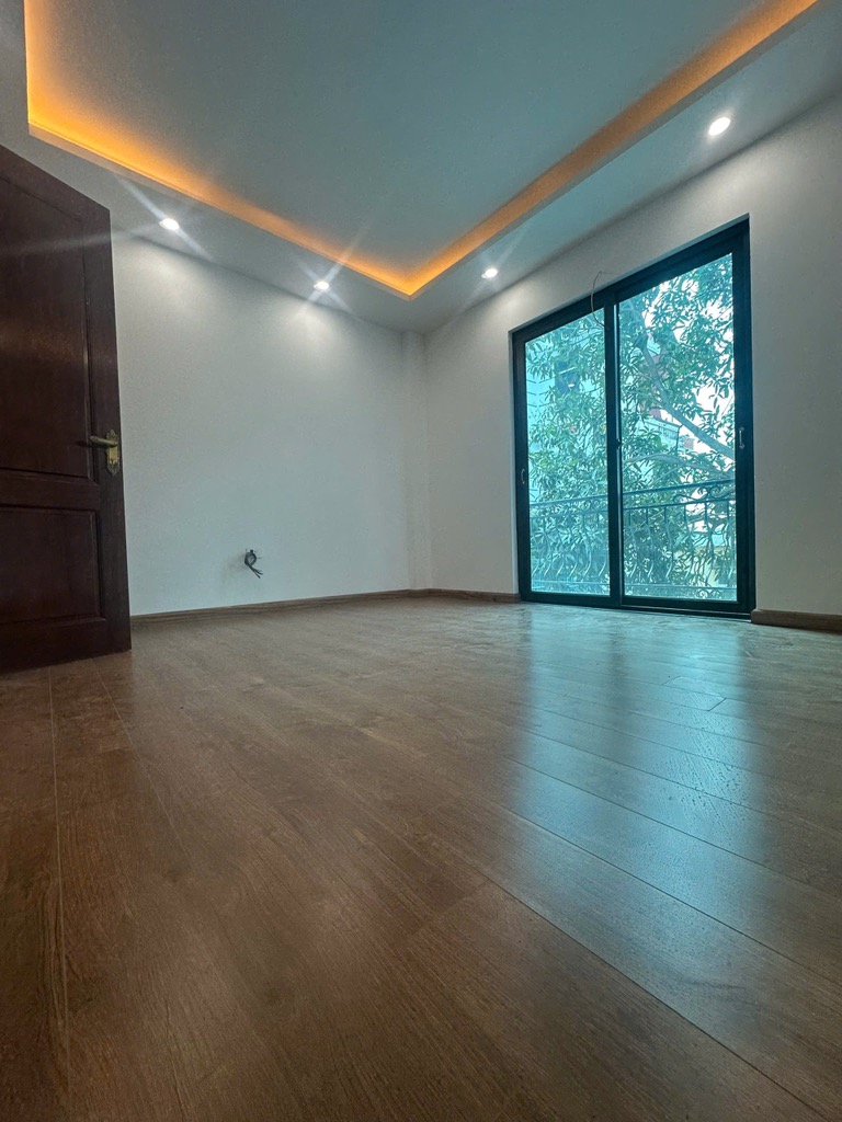 NHÀ MỚI ĐẸP, NGÕ THÔNG - LÔ GÓC - Ô TÔ TRÁNH TRƯỚC CỬA NHÀ