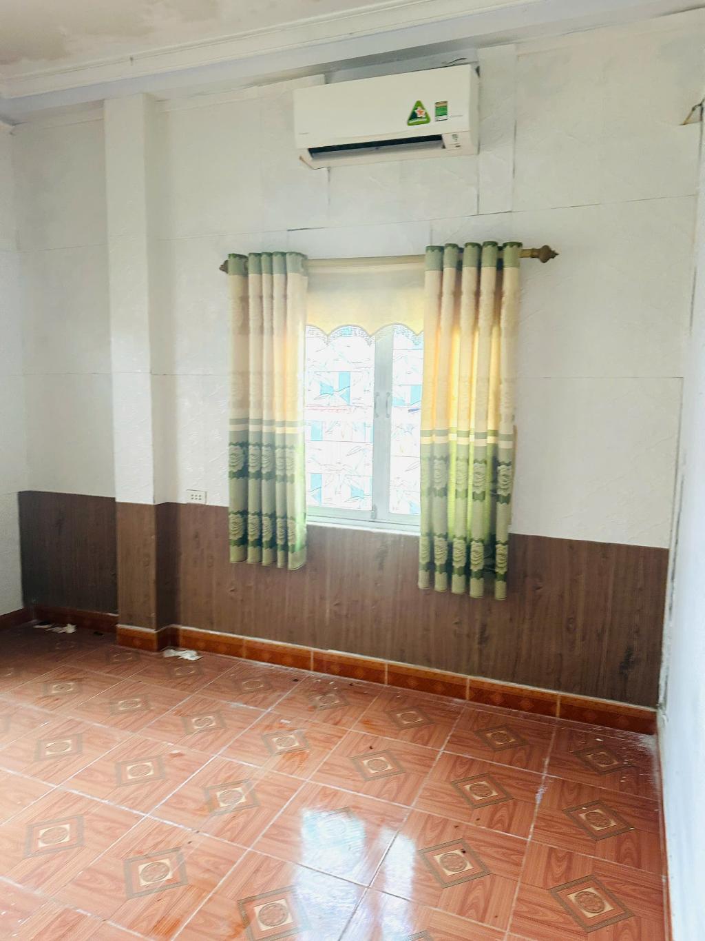 NHÀ VỊ TRÍ ĐẸP PHỐ PHAN ĐÌNH PHÙNG - THỊ TRẤN PHÙNG.