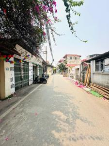 NHÀ VỊ TRÍ ĐẸP PHỐ PHAN ĐÌNH PHÙNG - THỊ TRẤN PHÙNG.